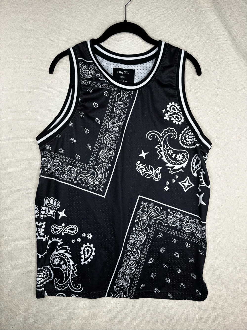 Rue21 men’s medium tank top shirt
